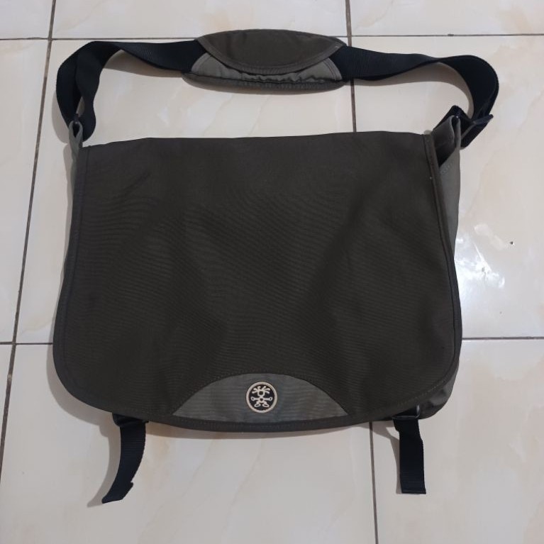 Tas selempang laptop crumpler abu hijau