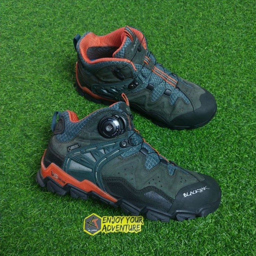 sepatu gunung trekking Blackyak size 40