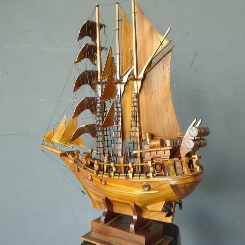 Miniatur Replika Kapal Layar Tradisional Indonesia Nusantara Pinisi Phinisi Dewa Ruci Kayu Jati KHUS