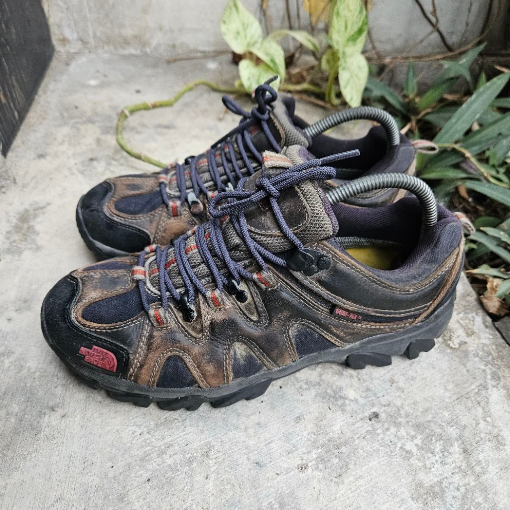sepatu hiking second tnf* size 40(25cm)