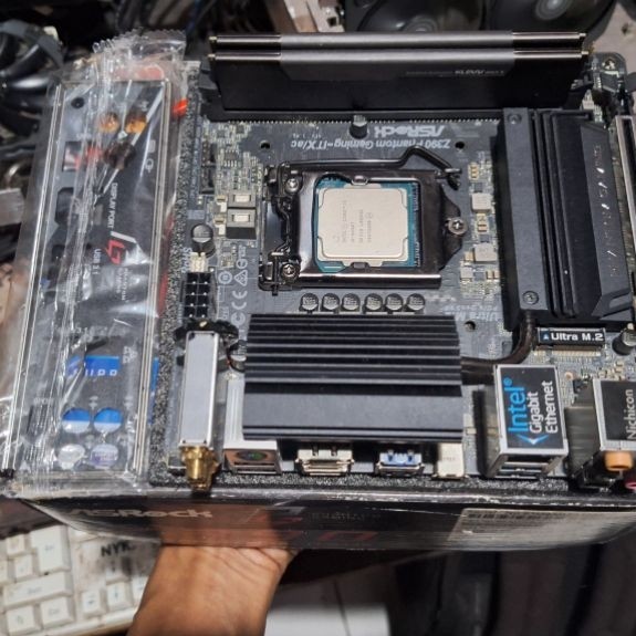 intel 9400T z390 phantom gaming