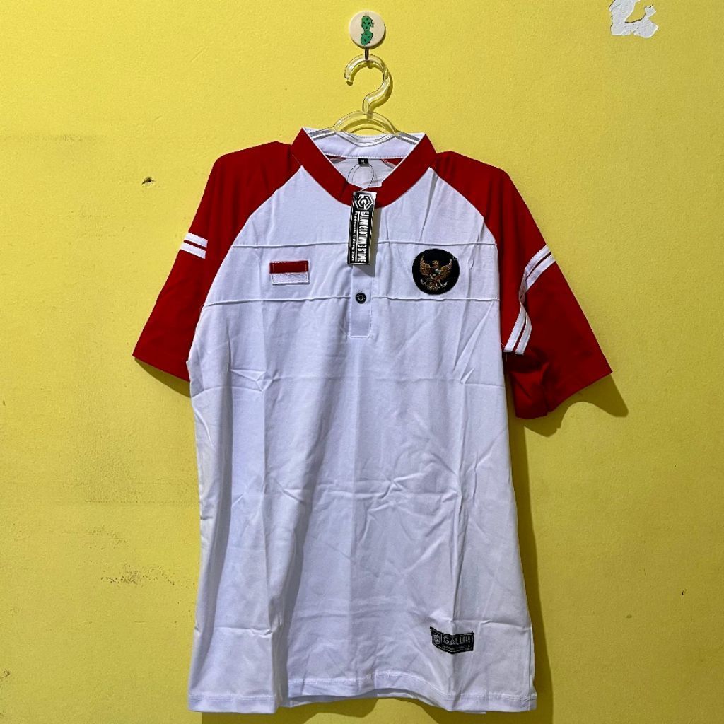 Kaos Polo Pria Putih Merah Lengan Pendek dengan Logo Garuda dan Bendera Indonesia