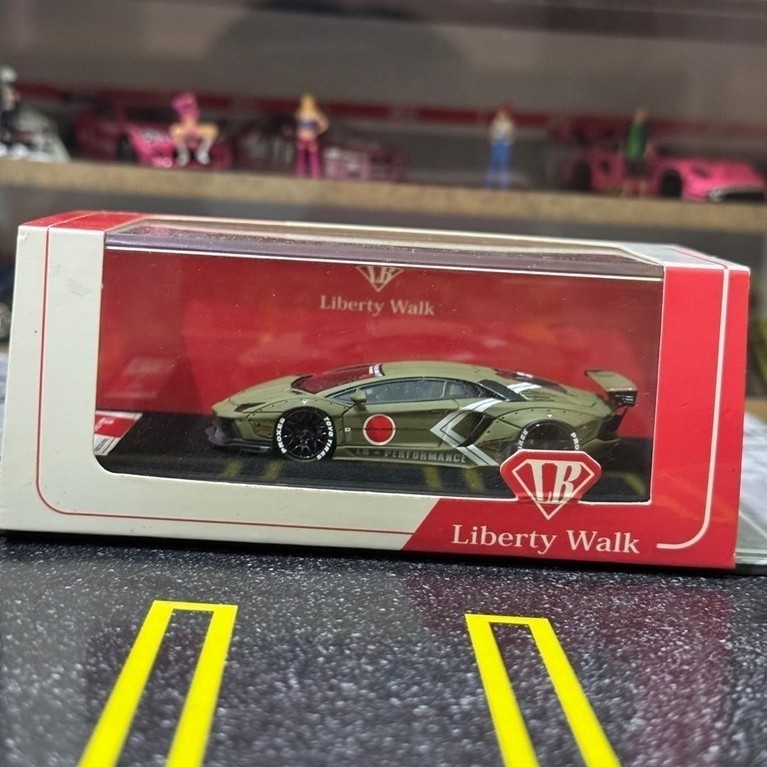 Timothy & Pierre Lamborghini Aventador LBWK Fighter green unseal