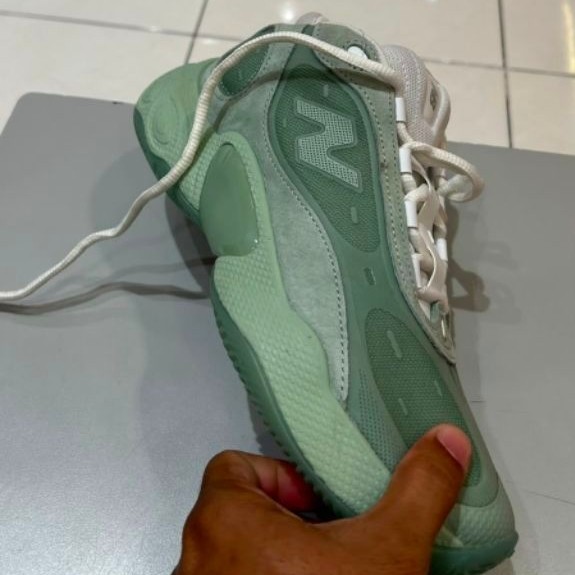 Sepatu Basket NB