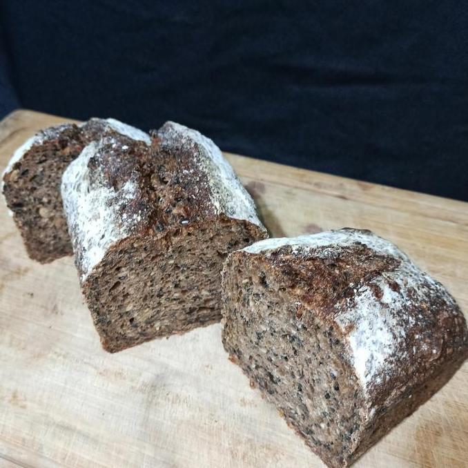 Black Rye Bread / Rye Bread / Roti Gandum