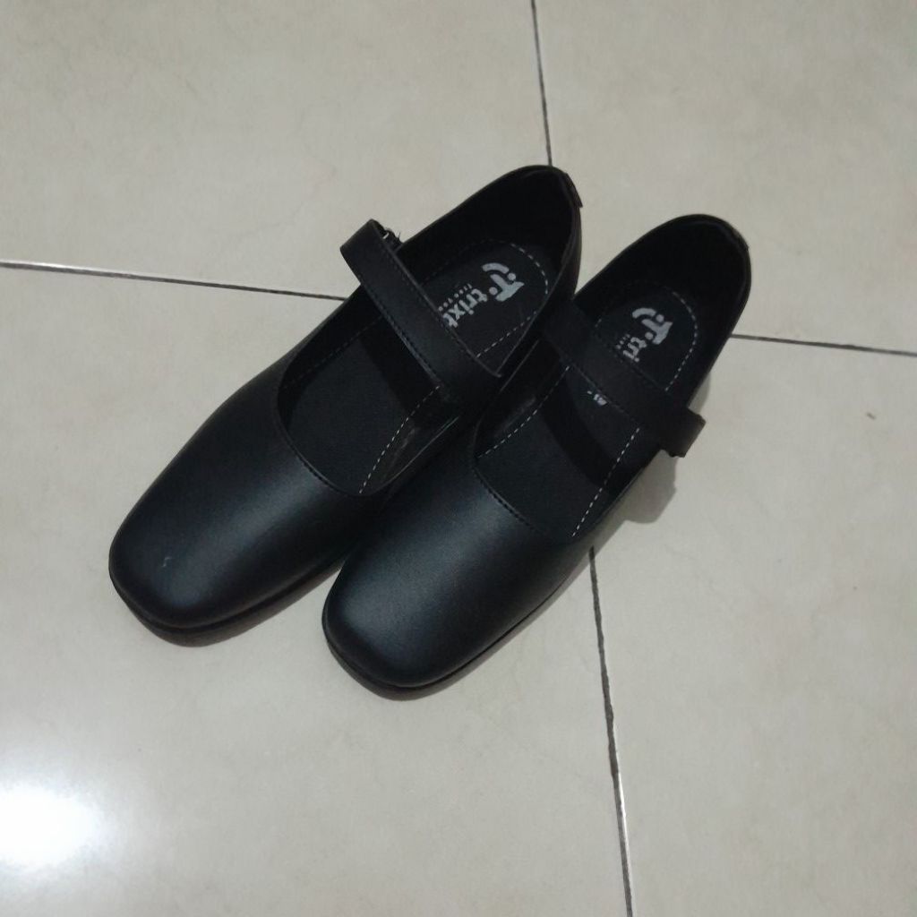 Sepatu Pantofel Paskibra Wanita Kulit Jumbo Kecil