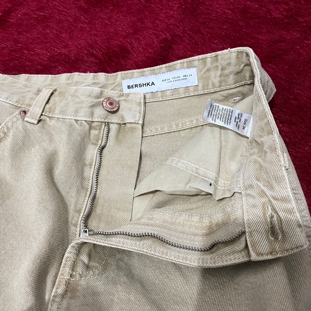 BERSHKA CARGO JEANS CREAM SIZE 34