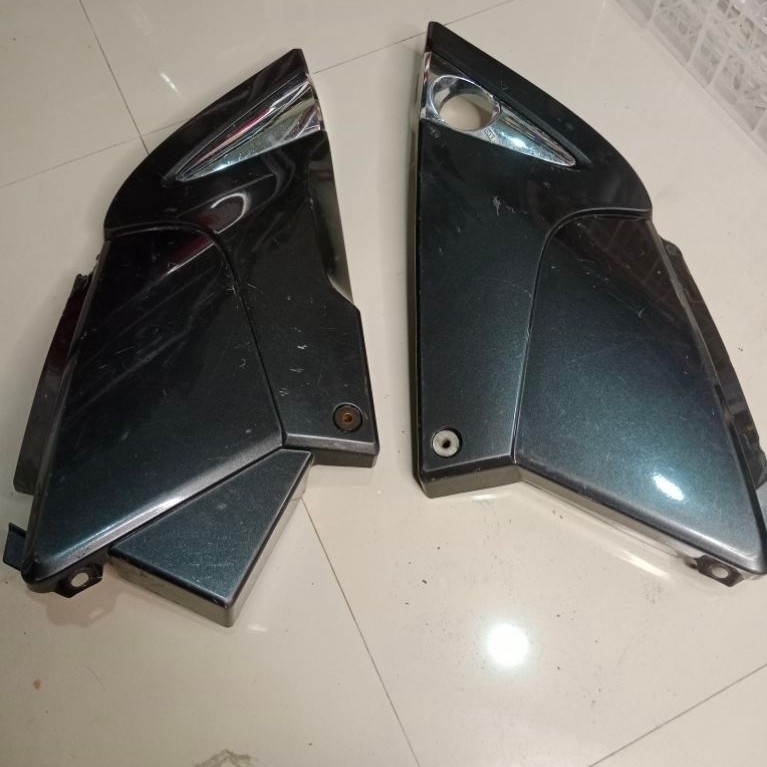 cover body accu atau tutup body accu original copotan motor honda tiger revo
