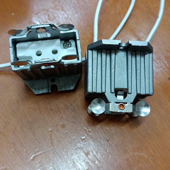 Fiting Lampu Hologen Osram CP70 GX 9,5