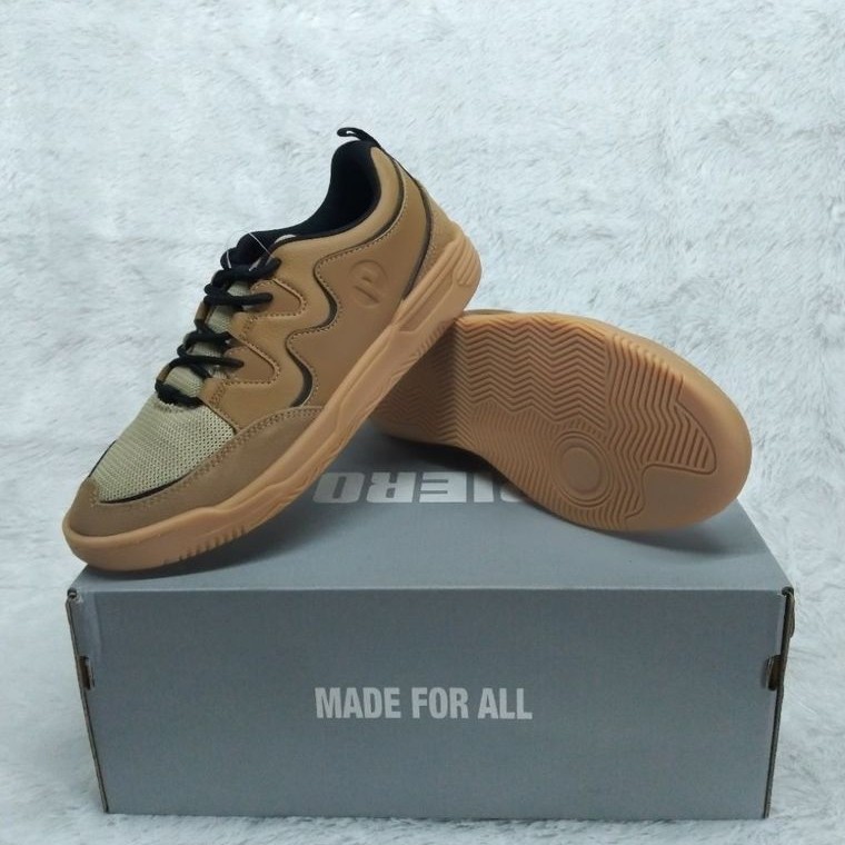 SEPATU SNEAKERS PIERO XK8X