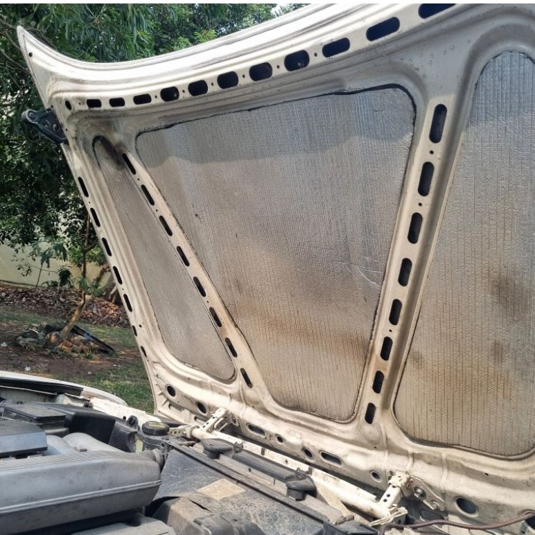 peredam kap mesin BMW e30 copotan