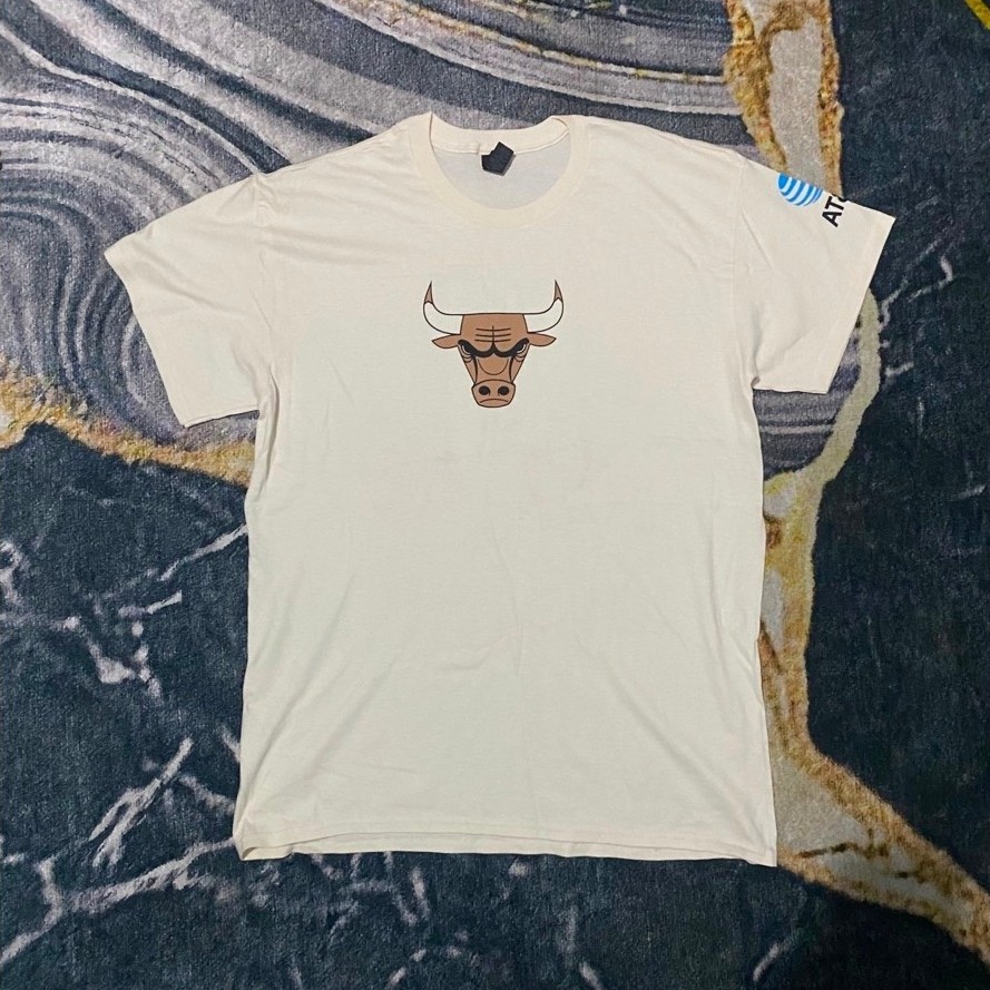 tshirt chicago / by gildan / preloved