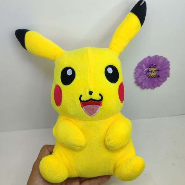 boneka pikachu pokemon tomy
