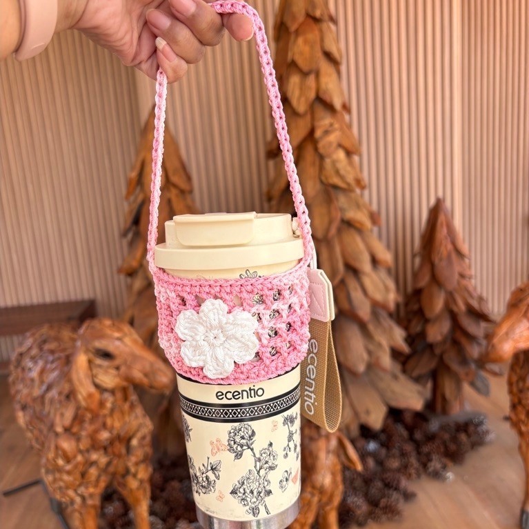Sarung Mug Rajut Pink dengan Tali Gantung untuk Botol Minum ecentio Motif Bunga