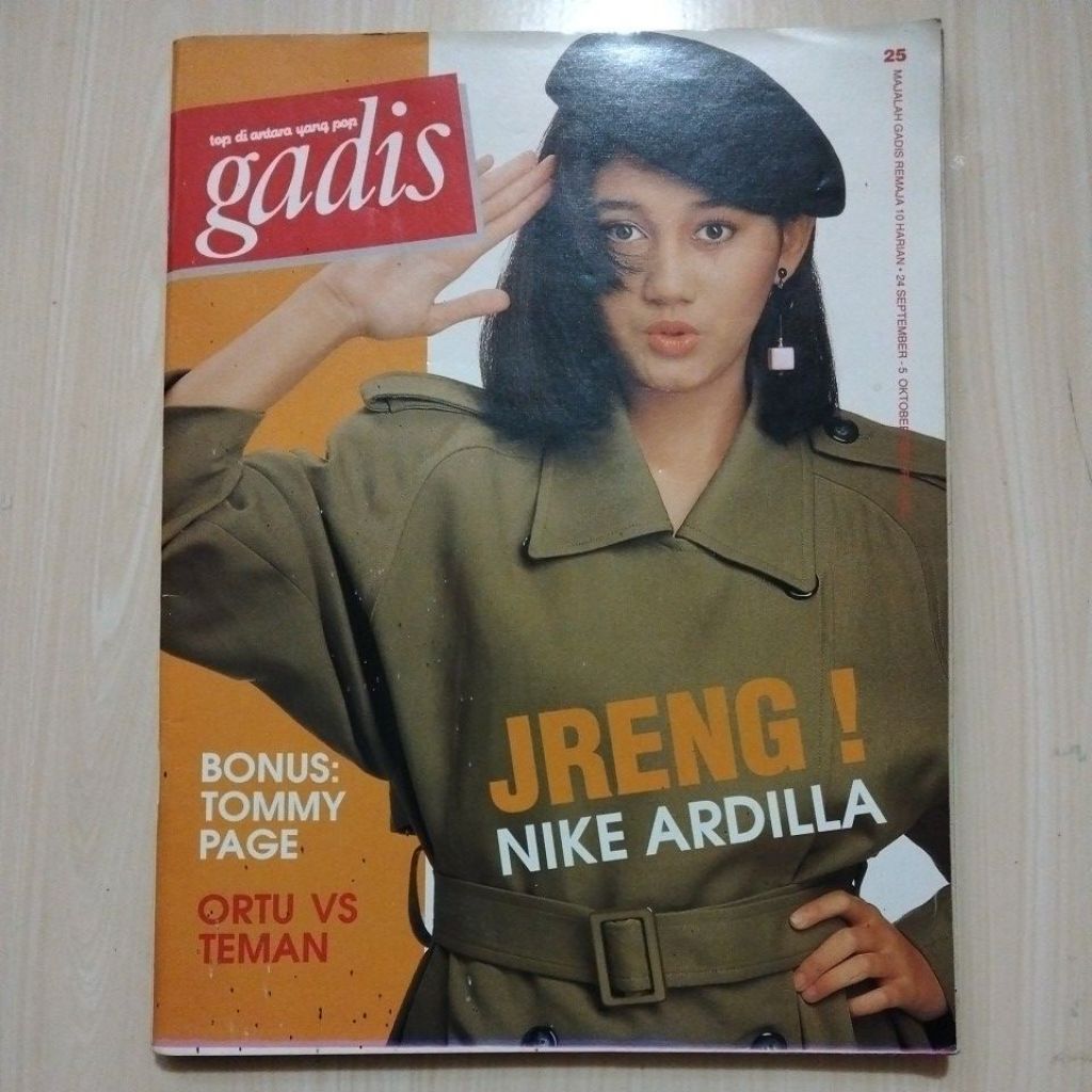 MAJALAH GADIS COVER NIKE ARDILLA - BONUS POSTER TOMMY PAGE - TAHUN 1990 - Majalah Bekas Original - C