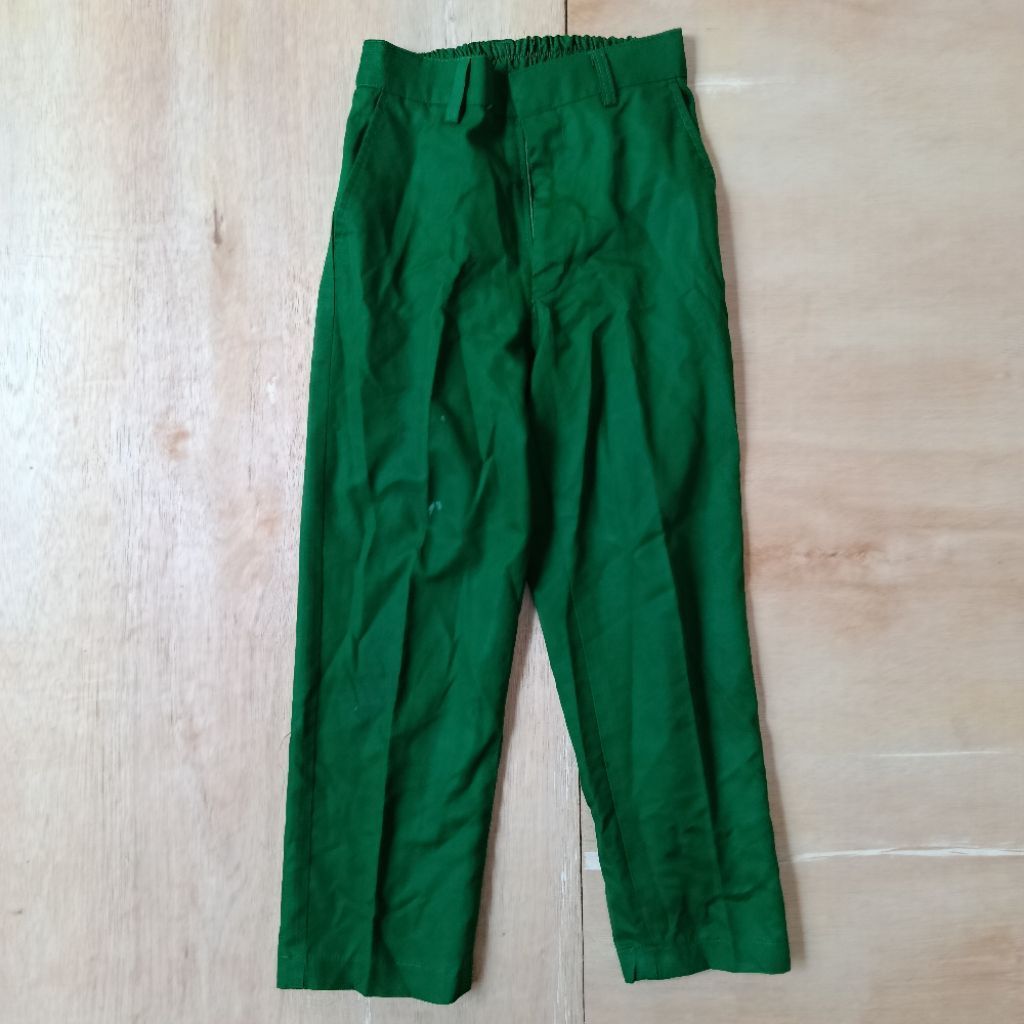 preloved celana sekolah hijau merk duta bima utama kualitas bagus  / quantum 53