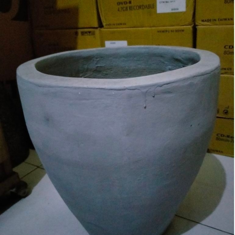 Pot Bunga Batu Besar Dan Tebal warna silver