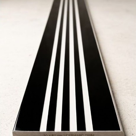 Plint Granit Hitam Glossy 10x60 Stepnosing Bevel