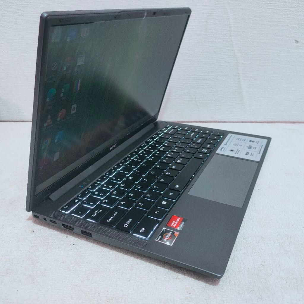SPC AMD RYZEN 3 3200U RAM 8 SSD 512 AMD RADEON GRAPHICS W11