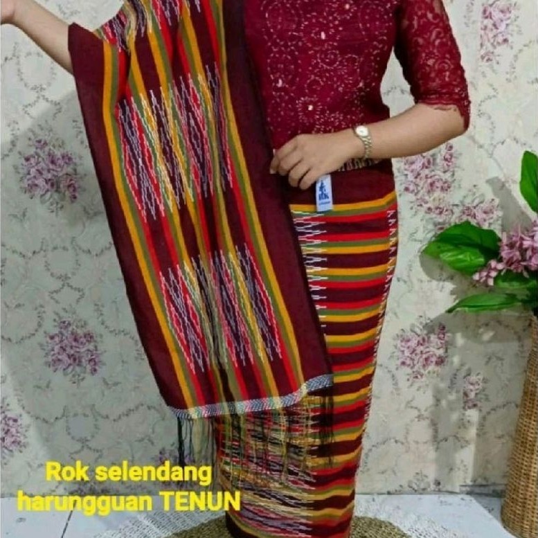 ROK dan selendang tenun Harungguan Siap Pakai
