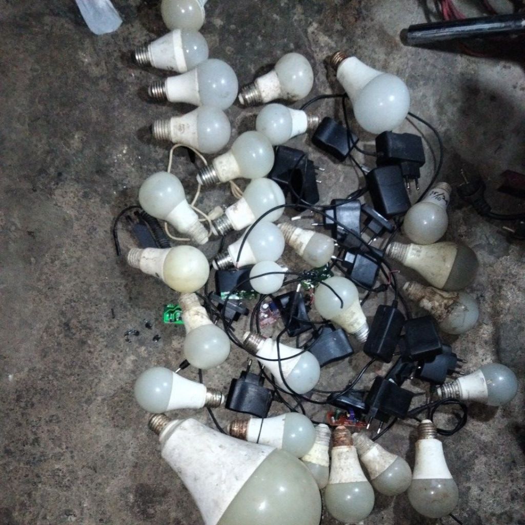 lampu rusak dan adaptor borongan semua