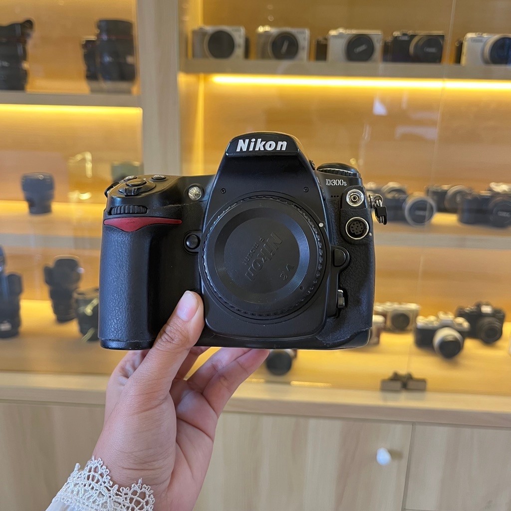 KAMERA NIKON D300s BODY ONLY SIAP PAKAI