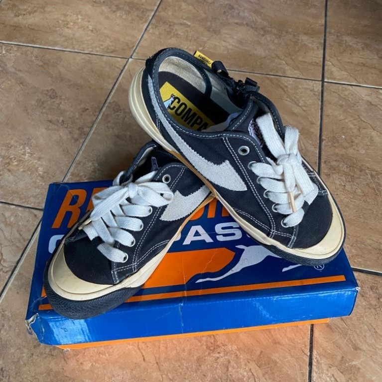 SEPATU COMPASS FVCKING RABBIT
