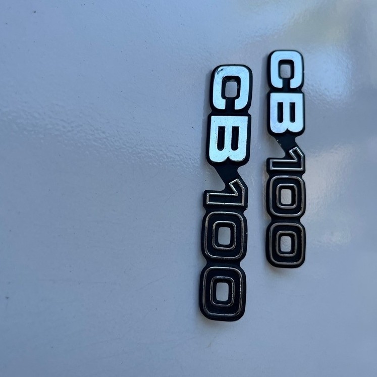 emblem box aki cb100 k2 Glatik Original