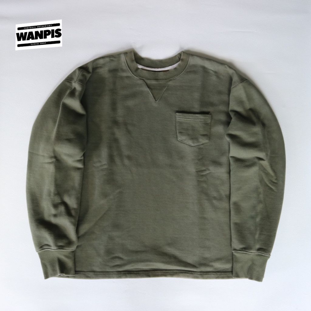 crewneck uniform bridge