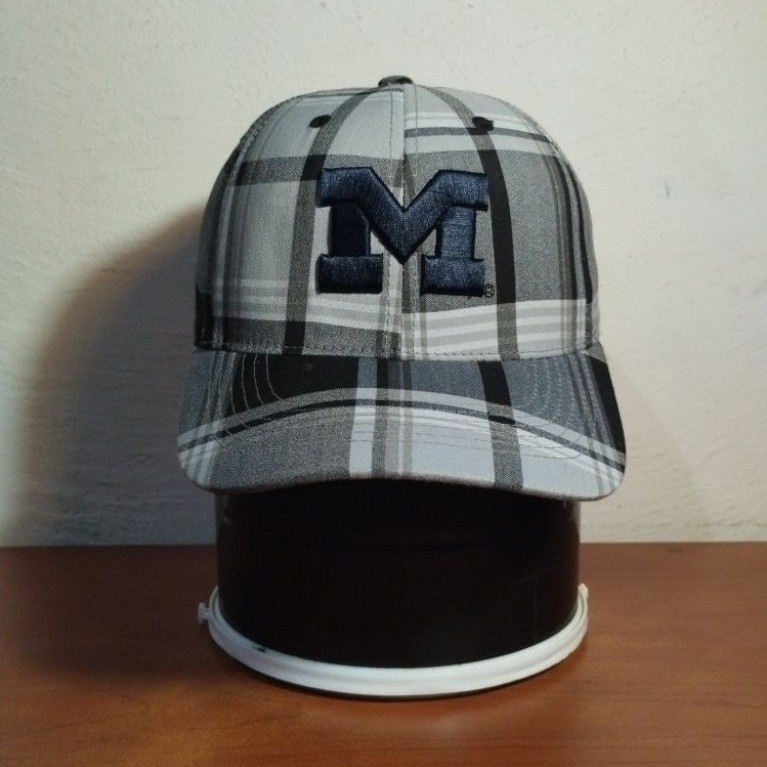 Topi Michigan Go Blue Likenew