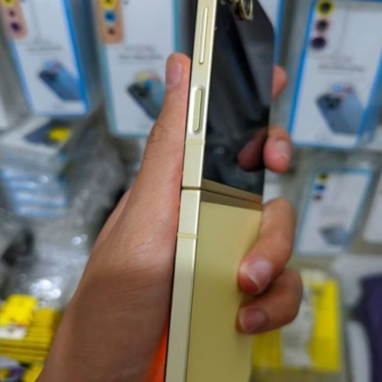 Samsung Z Flip 6 minus