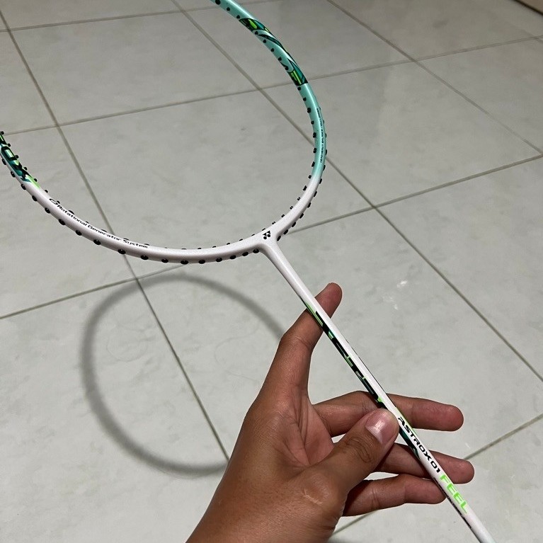 Raket Badminton Lining Axforce Light Cannon AYPT311 Putih - 4U, Desain Ringan dan Fleksibel