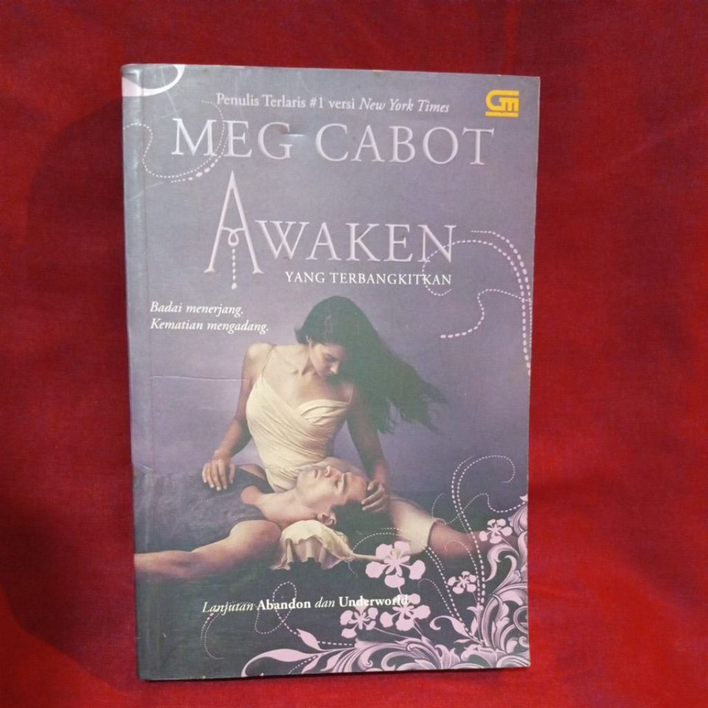 MEG CABOT AWAKEN Yang Terbangkitkan Lanjutan Abandon dan Underworld Penerbit Gramedia
