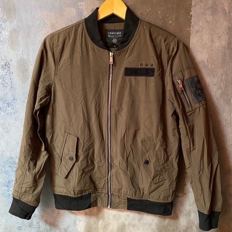 bomber Tomstory