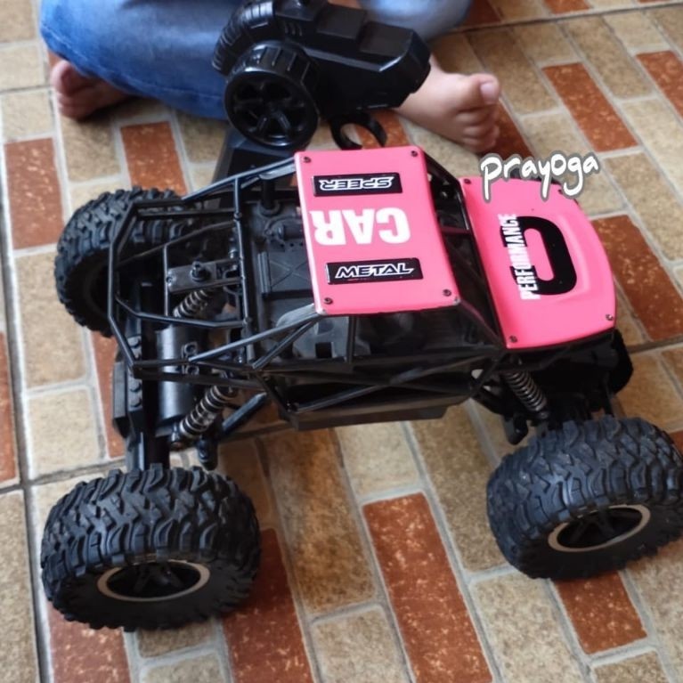 rc rock crawler jumbo 4WD frekuensi 2.4 GHz