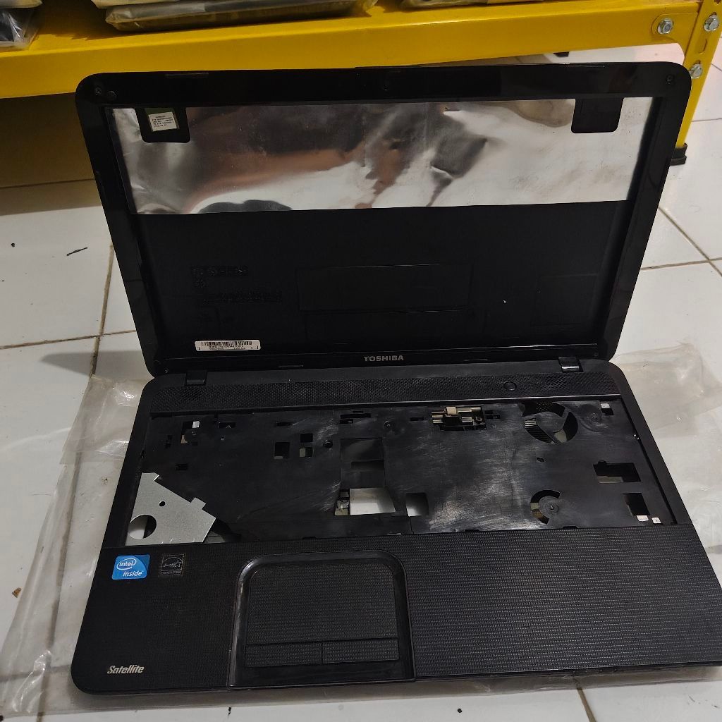 Casing cassing case kesing Laptop Toshiba C850