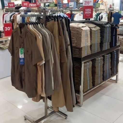 baju ada celana ada semua ada