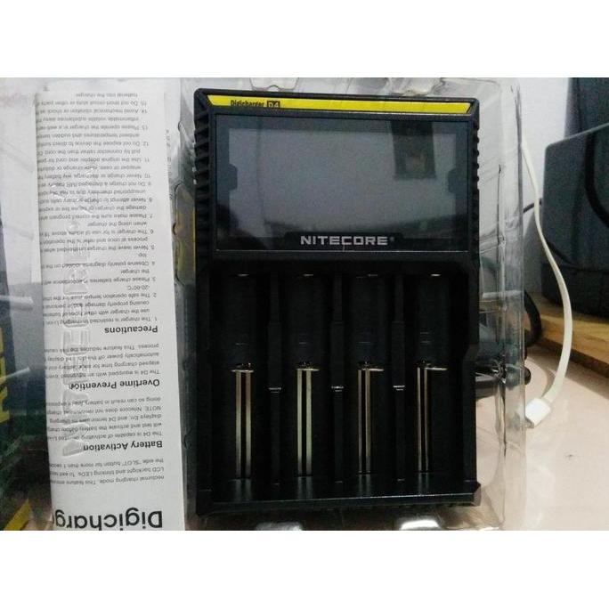 Nitecore D4 Digital Charger Baterai - 4 Slot