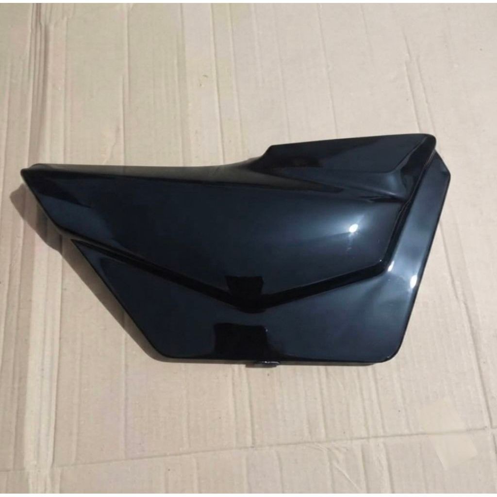Cover Body Tutup Aki Kanan Suzuki Thunder 125 Silver/ hitamhOri Copotan Siap Pasang Tutup Aki Accu K