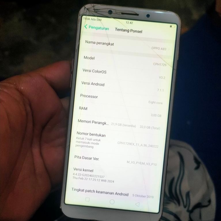 lcd oppo a83 ori copotan minus retak sentuh normal...maaf jual lcd bukan unit hp yah