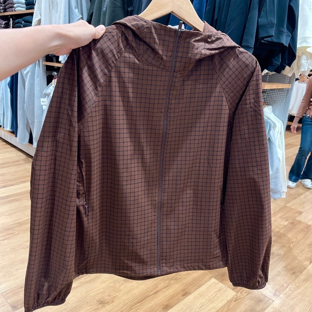 Jacket Uniqlo woman Parka Proteksi Sinar Uv 38 Dark brown
