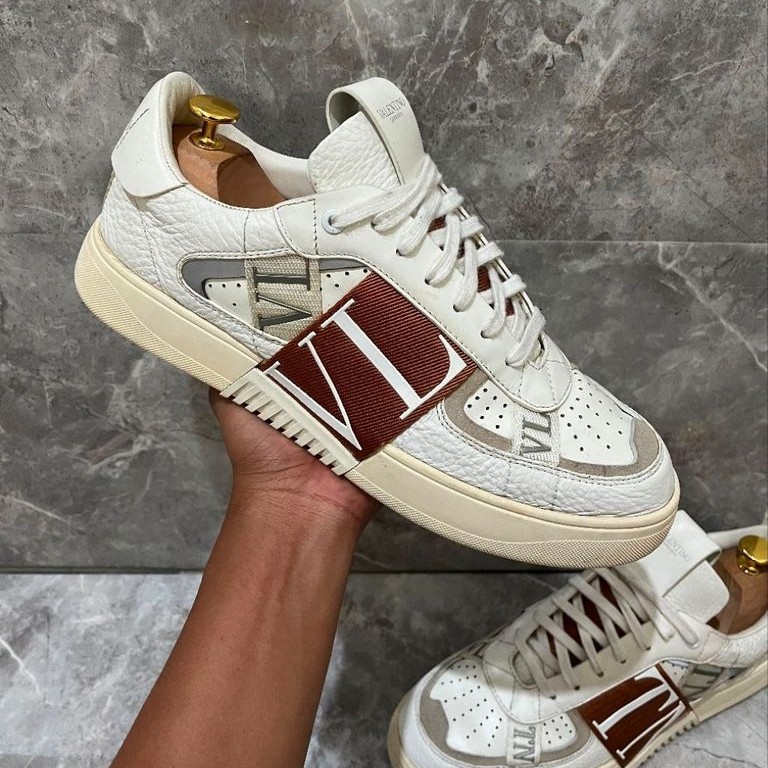 Sepatu Valentino Garavani Size 42 Sneakers Casual Prelov