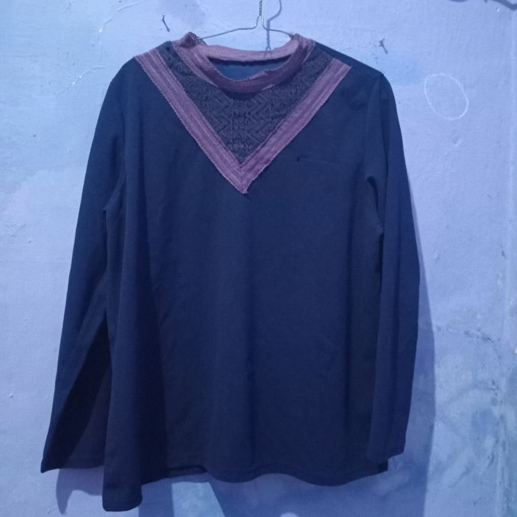 {Preloved} Atasan cewe warna navy keunguan | Model brukat dibagian tengah