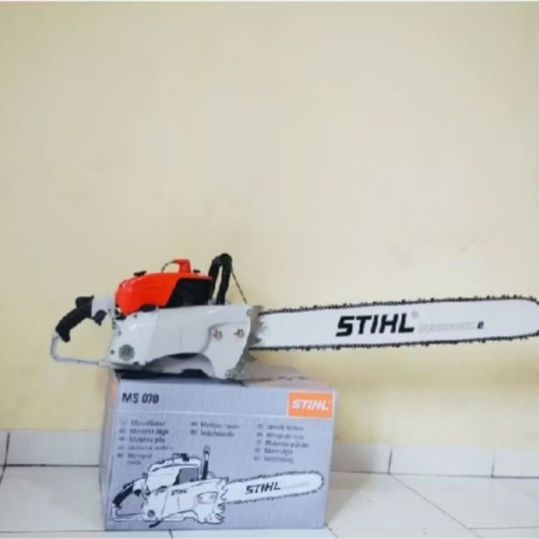 Mesin Potong Kayu STIHL MS 070 dengan Bar 36 Inch, Desain Ergonomis, Kapasitas Bahan Bakar 1.20 L