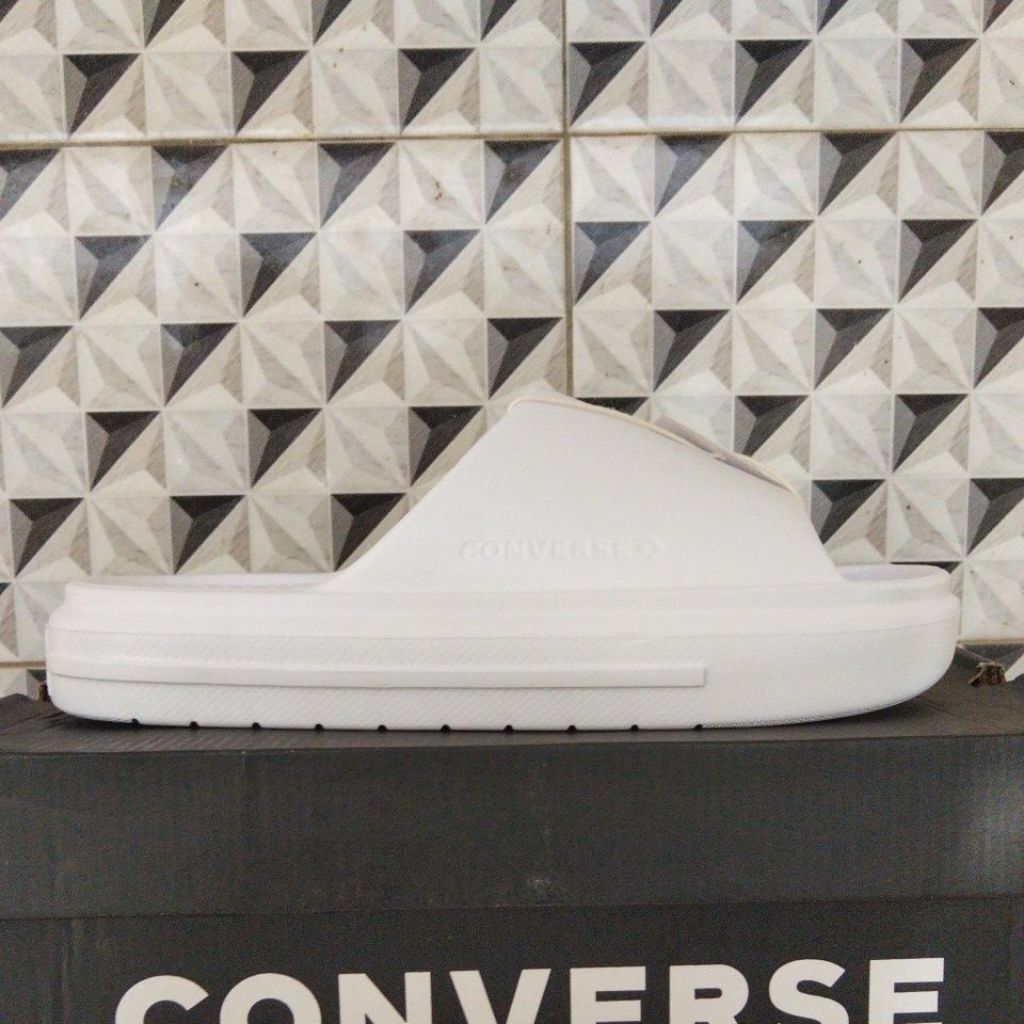 Sandal Santai Converse Essentials Size 41