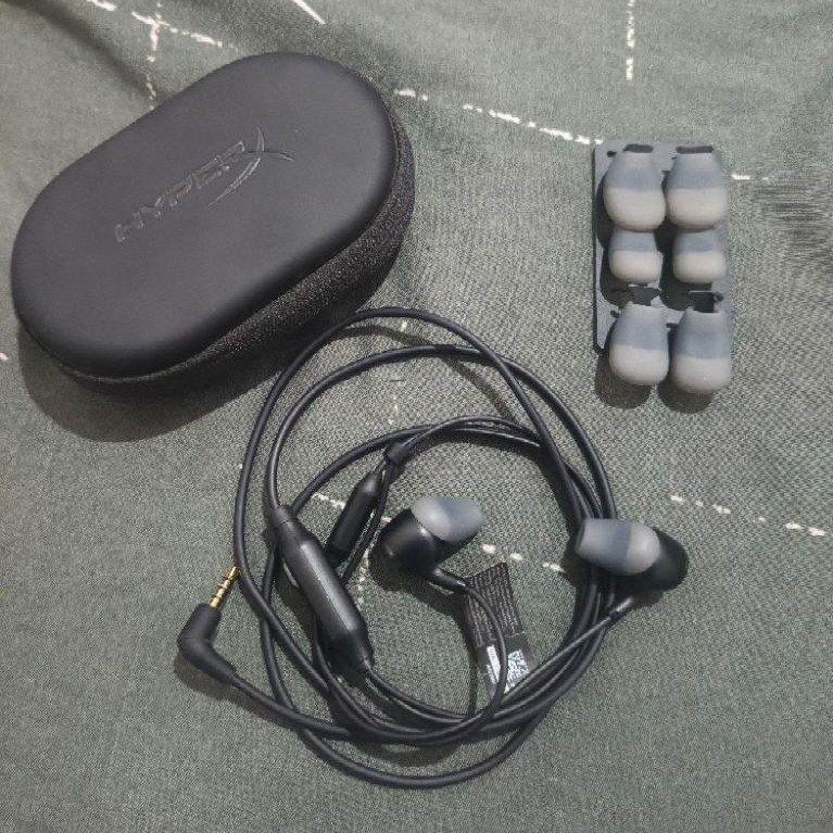 HyperX Cloud Earbuds III Gaming Wired. second like new