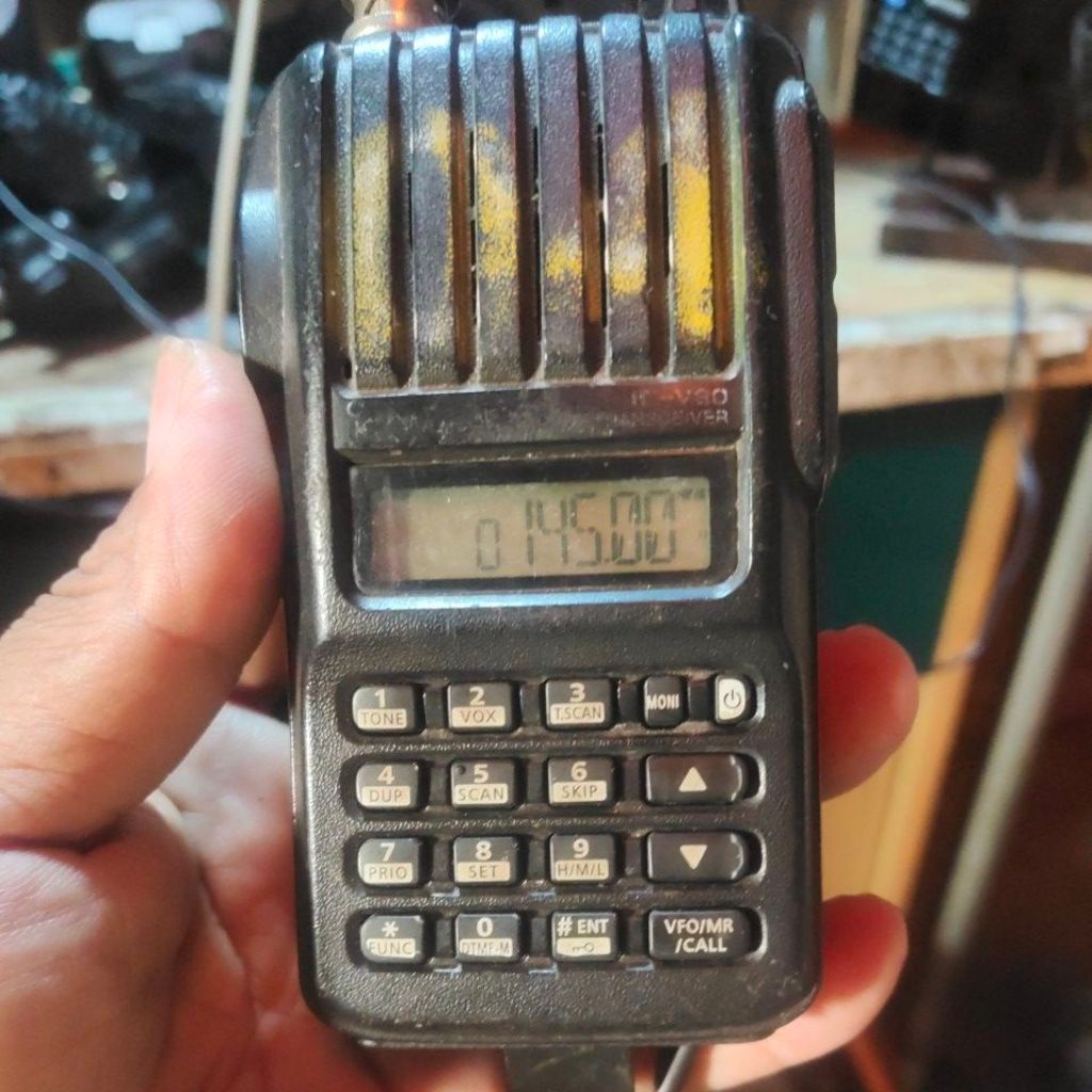 ICOM IC V80 HT SINGLE BAND VHF FM ICOM IC V80
