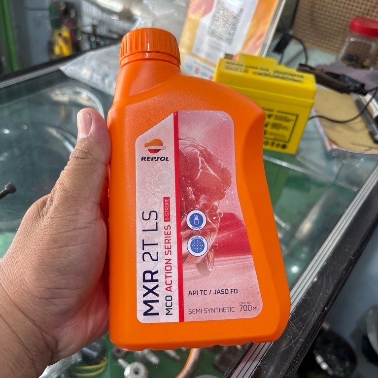 oli samping repsol 700ml 2stroke