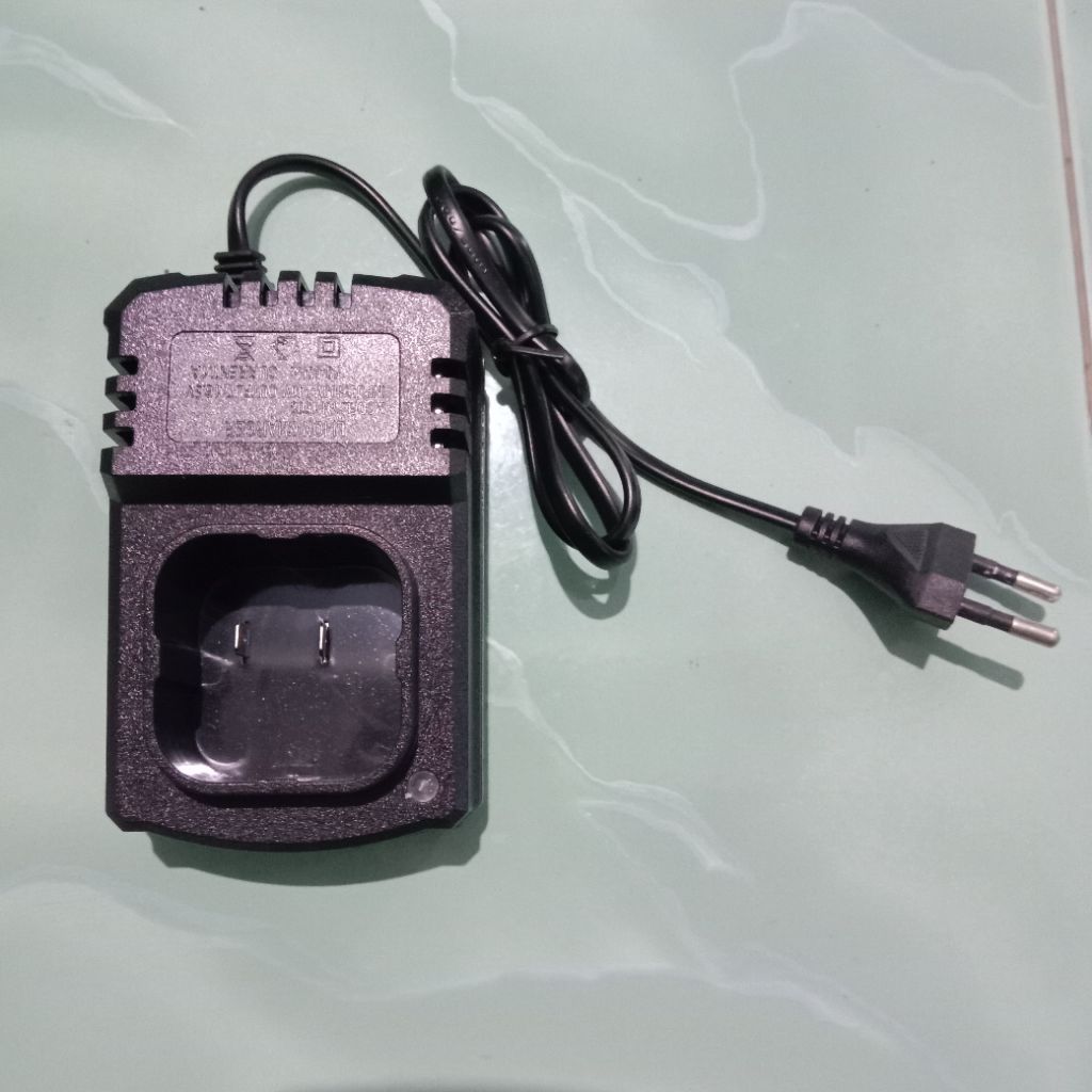 CHARGER BATERAI DUDUK UNIVERSAL 18V LUCID