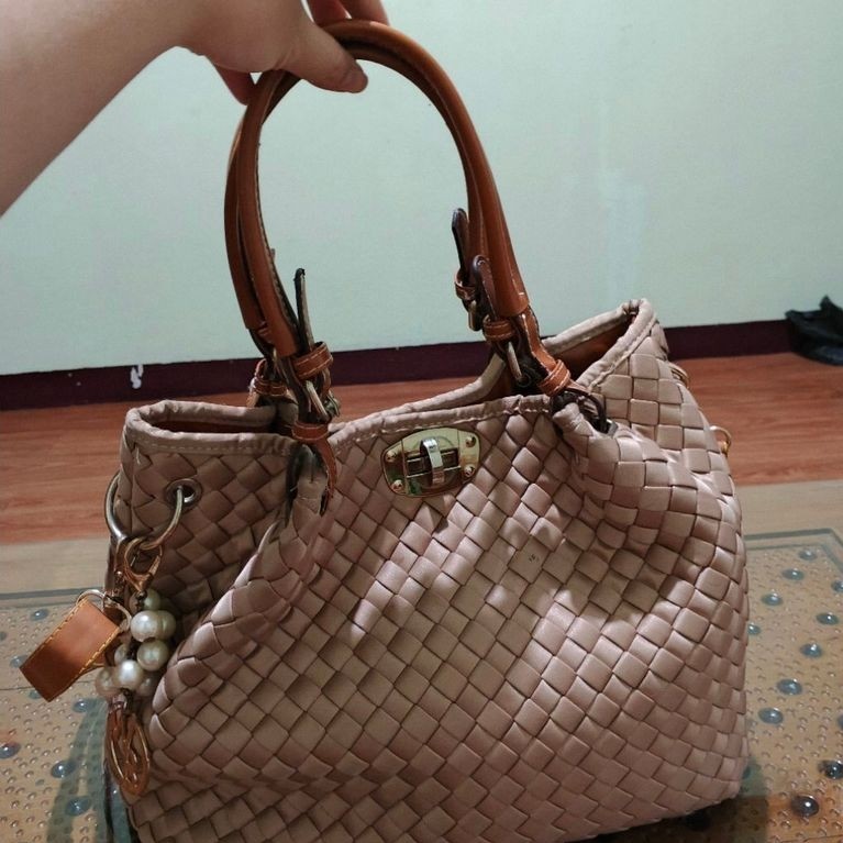 [Baca Deskripsi] Tas Webe Marisol Original warna krem (preloved) - Woven/tote bag